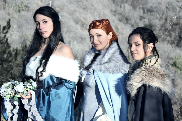 Medieval women costumes mountain range free wallpaper - medium preview image