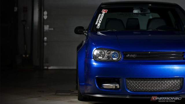 Blue car parked garage license free wallpaper - medium preview image