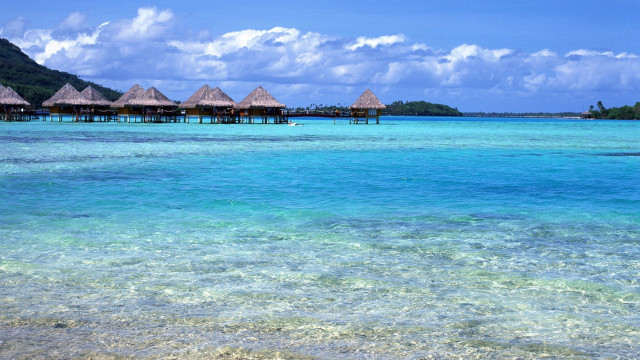Beach huts boat cloudy day free wallpaper - medium preview image