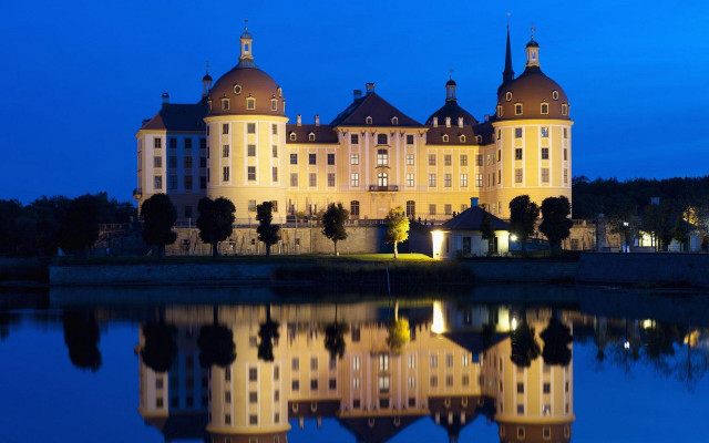 Castle reflection water night blue free wallpaper - medium preview image