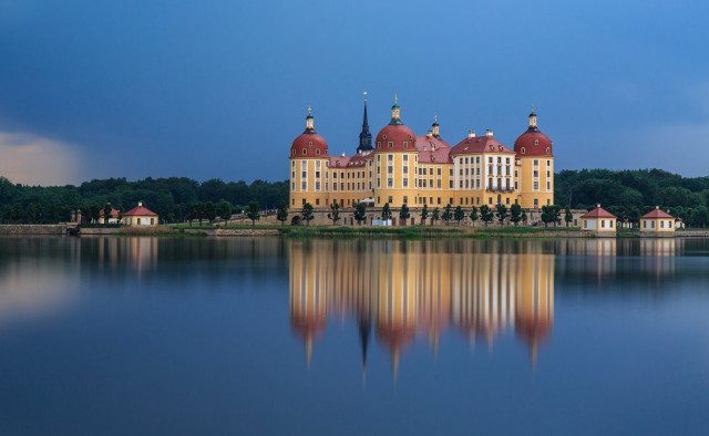 Large building red roof lake free wallpaper - medium preview image