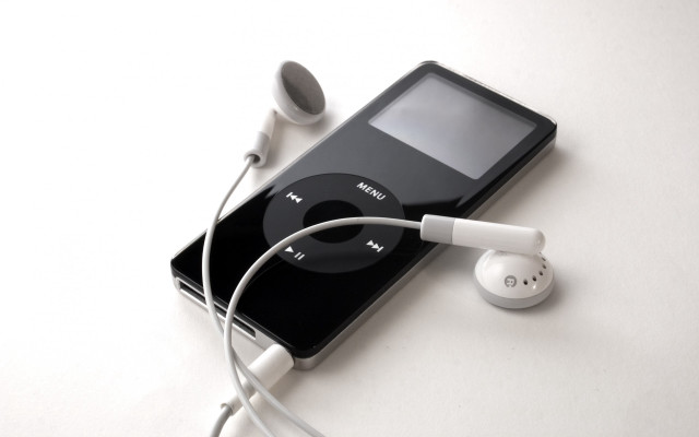 Ipod headphone earbuds tabletop white free wallpaper - medium preview image
