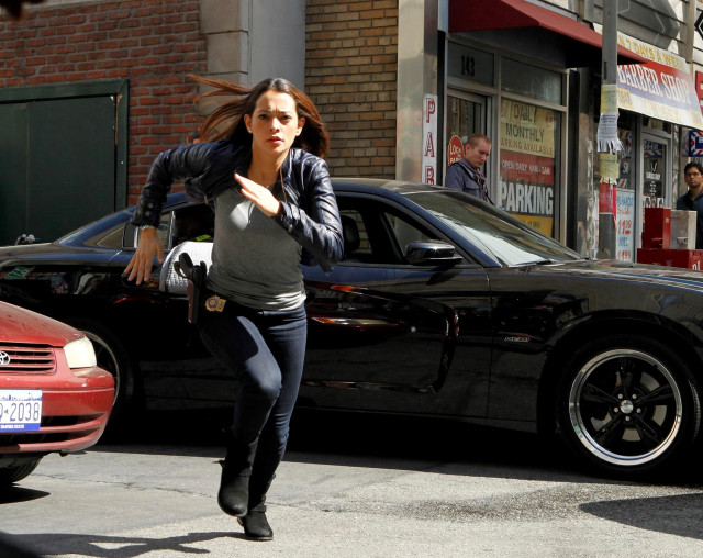 Woman running street car man free wallpaper - medium preview image