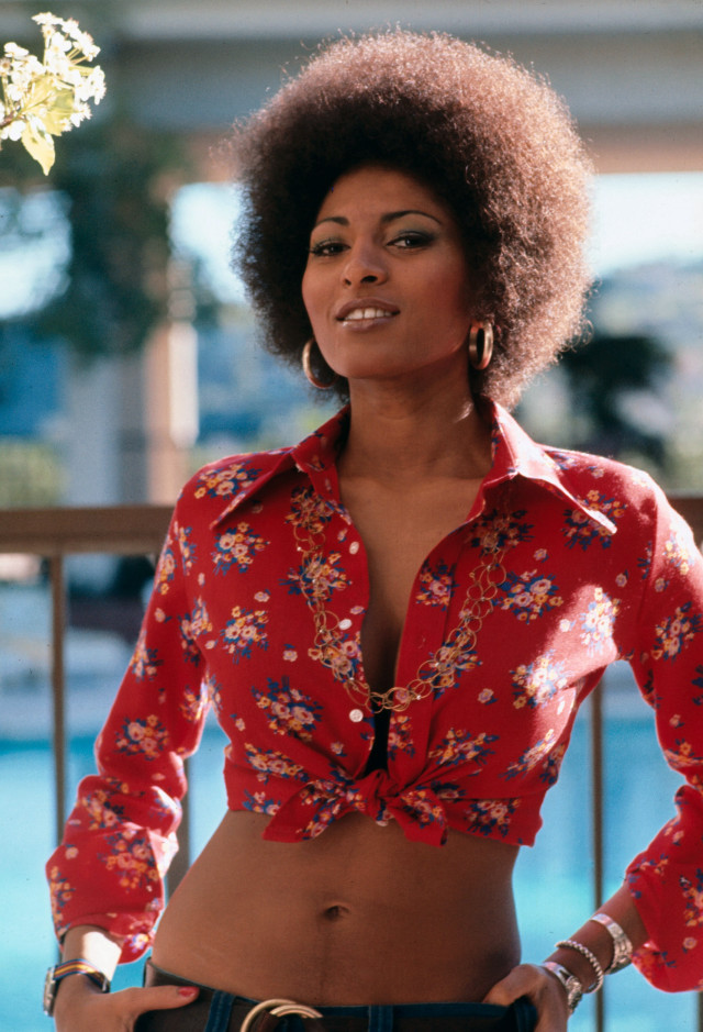 Afro woman pool red shirt free wallpaper - medium preview image