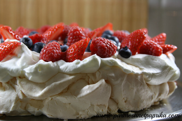 Berry cream cake bamboo rococo free wallpaper - medium preview image