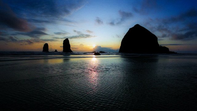 Sunset beach rock formation water free wallpaper for desktop - medium preview image