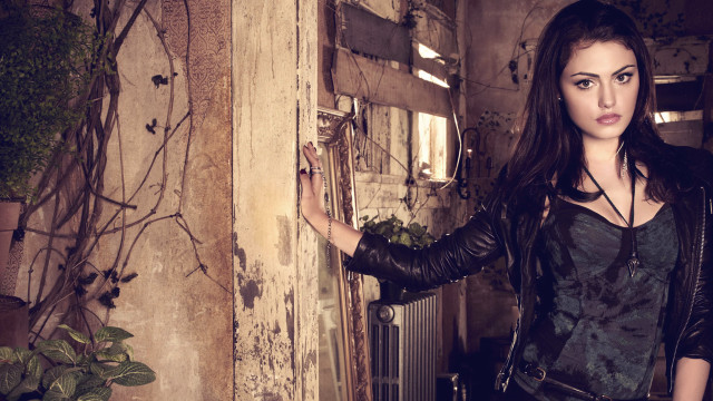 Alice mason black jacket door free wallpaper - medium preview image