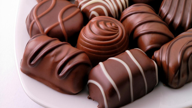 Chocolates white stripes tablecloth white free wallpaper - medium preview image