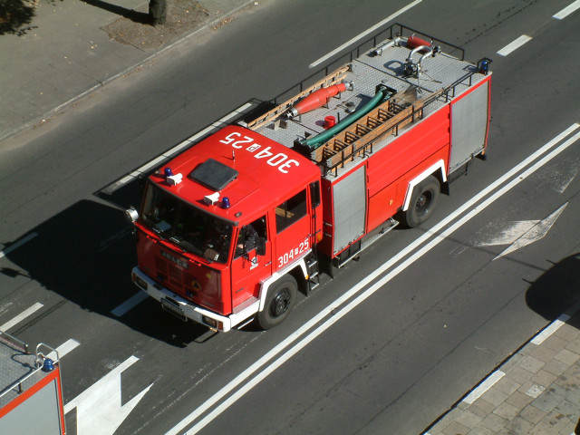 Red fire truck traffic light free wallpaper - medium preview image