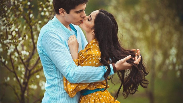 Romantic kiss tree blue yellow free wallpaper - medium preview image