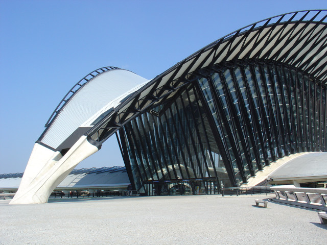 Curved roof building bench skyline free wallpaper - medium preview image