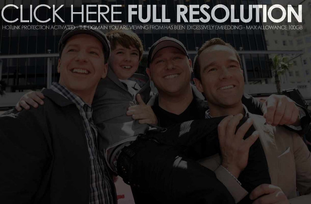 Men group building click here free wallpaper - medium preview image