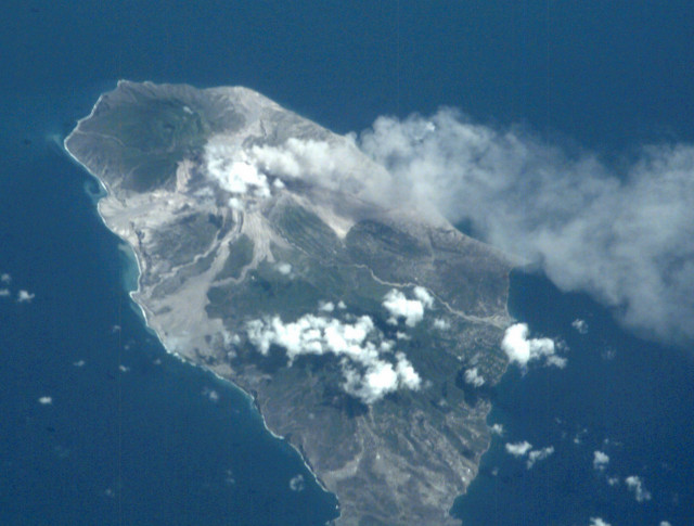 Small island ocean clouds plane free wallpaper - medium preview image