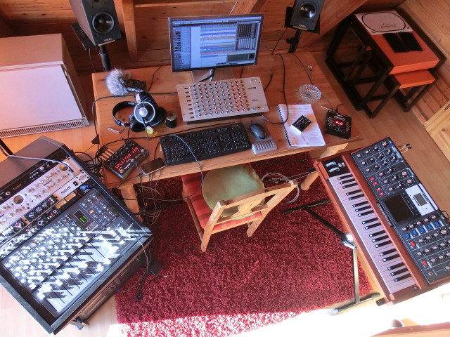 Electronics room keyboard mouse gadgets free wallpaper - medium preview image