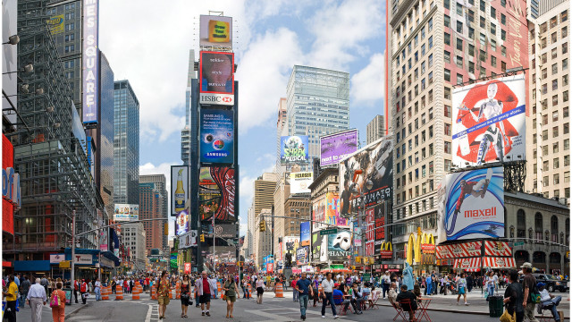 Busy city street people walking free wallpaper - medium preview image