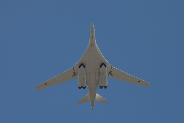 Large jetliner blue sky landing #4 free wallpaper - medium preview image
