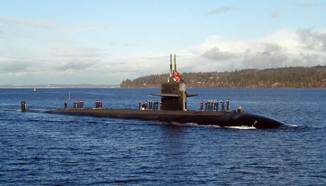 Submarine people watching boat water free wallpaper - medium preview image