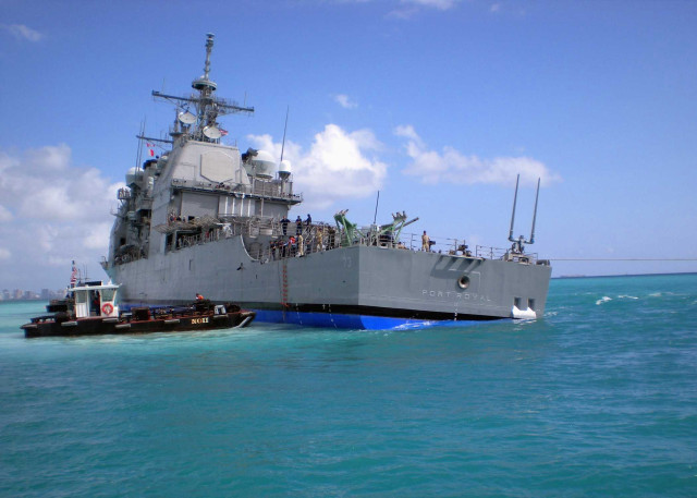 Large boat tug ship ocean free wallpaper - medium preview image