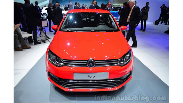 Red car showroom people blue free wallpaper - medium preview image