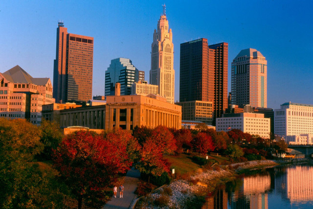 City skyline river bridge crossing #4 free wallpaper - medium preview image