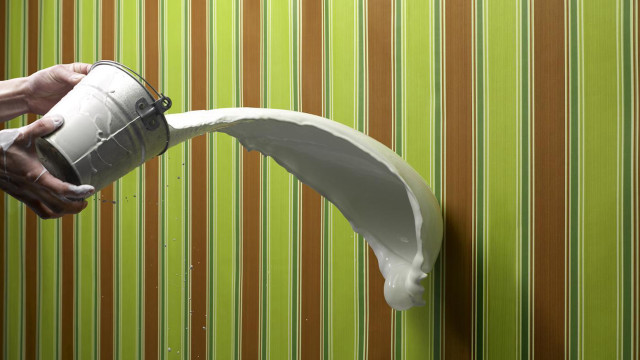 Pouring milk paper towel holder free wallpaper - medium preview image