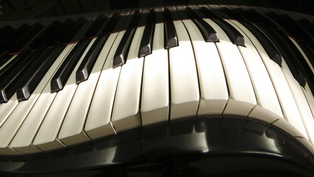 Piano closeup black white keyboard #2 free wallpaper - medium preview image
