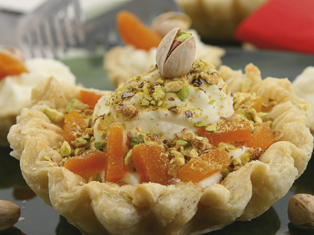 Dessert nuts cream plate fork free wallpaper - medium preview image