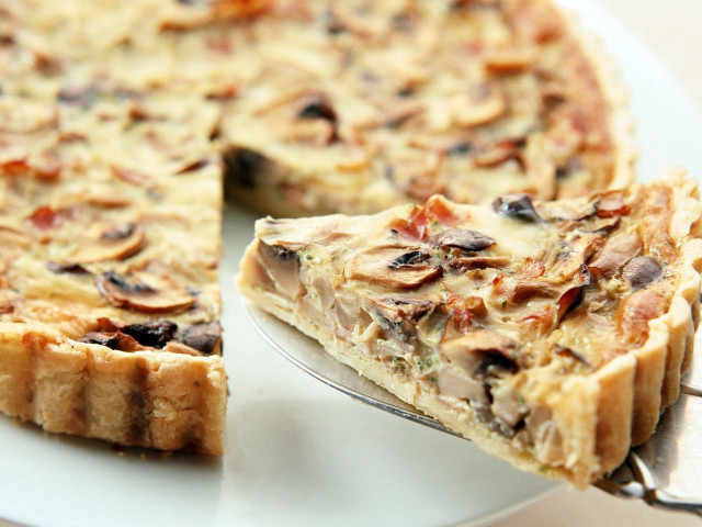 Close up pie plate slice free wallpaper - medium preview image