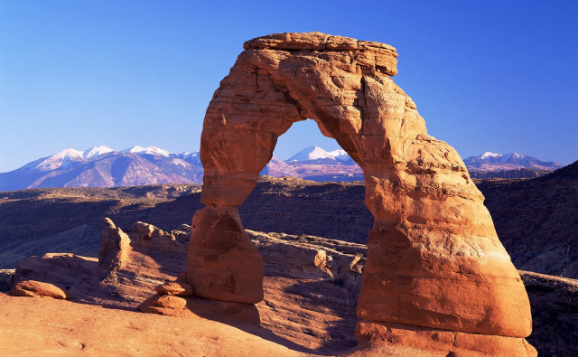 Large rock formation desert mountains free wallpaper - medium preview image