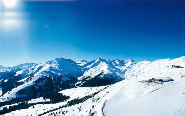 Skiing snowy mountain sun blue free wallpaper - medium preview image