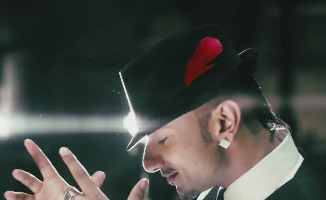 Man tuxedo hand gesture ring free wallpaper - medium preview image