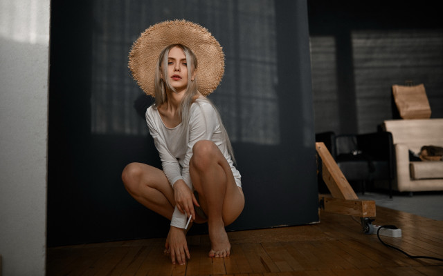 Woman strawhat kneeling woodenfloor fashion free wallpaper - medium preview image