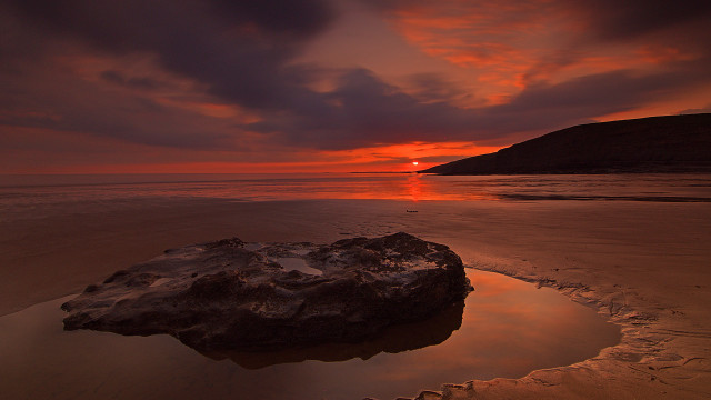 Rock beach sunset cloudy sky #2 free wallpaper - medium preview image