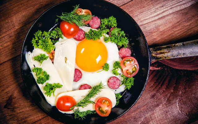 Plate food meat cheese tomatoes free wallpaper - medium preview image