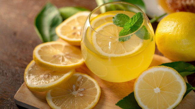 Lemonade mint cuttingboard lemons leaves free wallpaper - medium preview image
