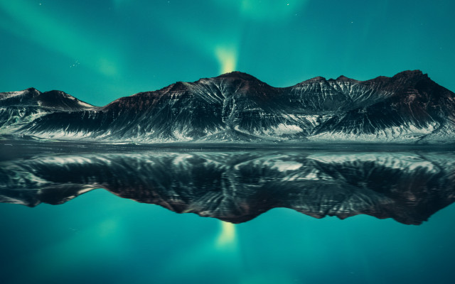 Mountain range green aurora lake free wallpaper - medium preview image