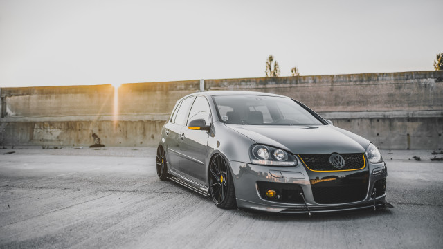 Car hood up sunshine parking free wallpaper for desktop - medium preview image