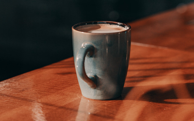 Milk shadow reflection photorealism wooden free wallpaper - medium preview image
