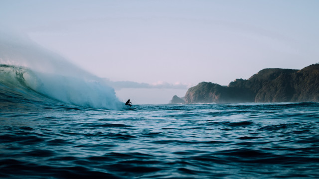 Surfing wave cliff ocean precisionism free wallpaper - medium preview image