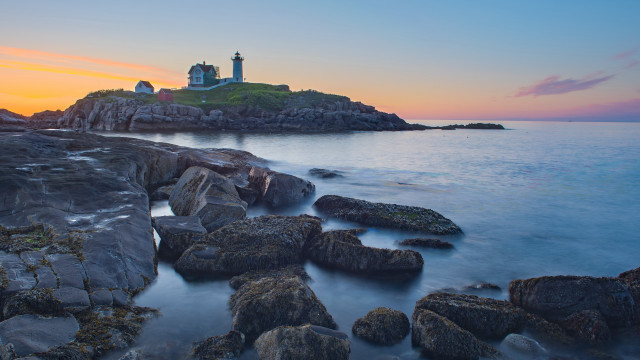 Lighthouse rocky shore sunset pink free wallpaper - medium preview image