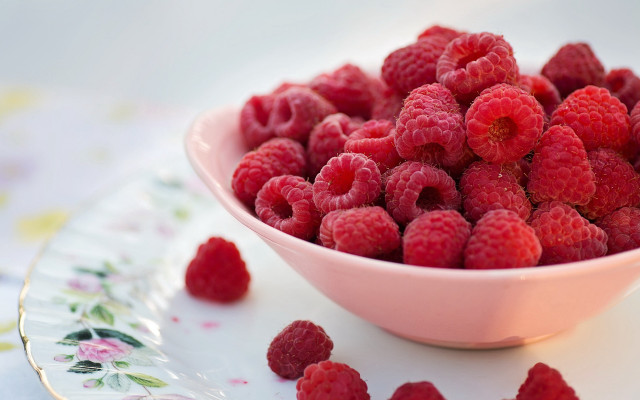 Raspberries plate closeup berry flower free wallpaper - medium preview image