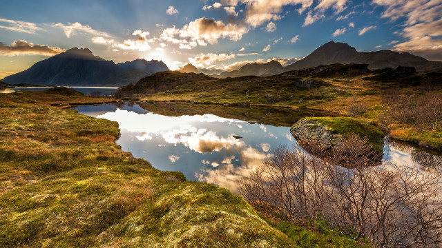 Lake mountains cloudy sky sunrays free wallpaper - medium preview image