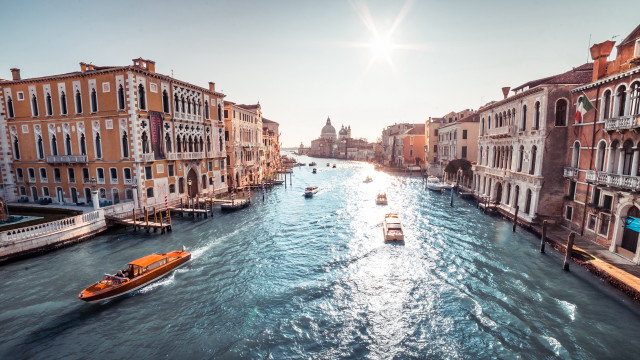 Canal boat city sky architecture free wallpaper - medium preview image
