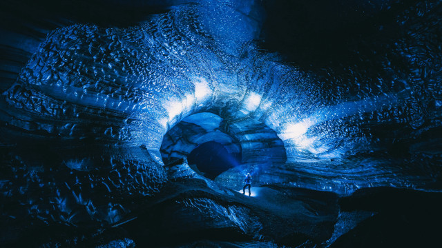 Man tunnel blue lights holography free wallpaper - medium preview image