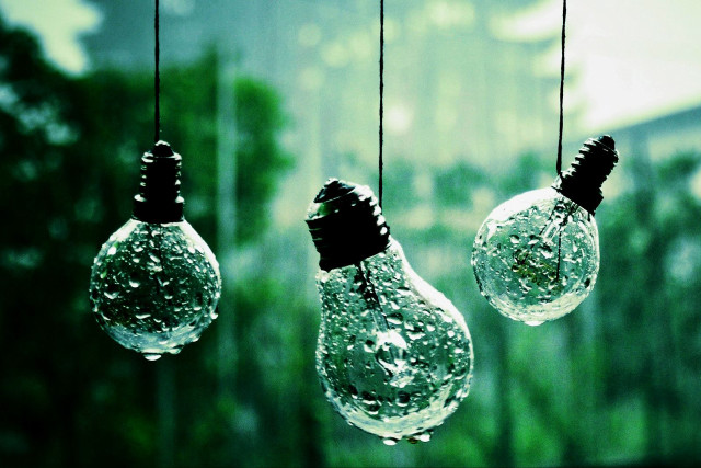 Hanging light bulbs water droplets free wallpaper - medium preview image