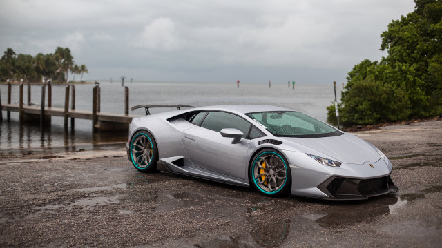 Silver sports car dock cloud free wallpaper - medium preview image