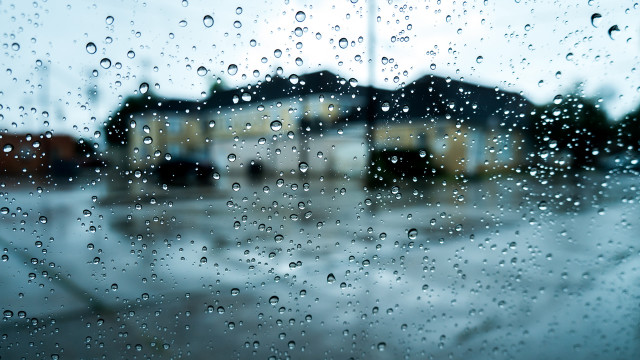 Window rain drops house blue free wallpaper - medium preview image