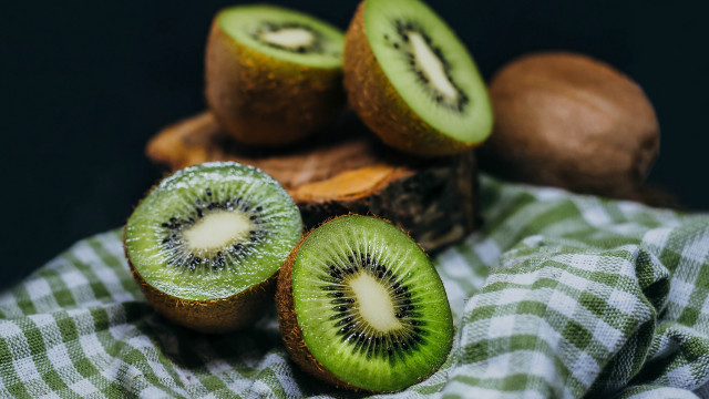 Kiwi half towel slice food free wallpaper - medium preview image