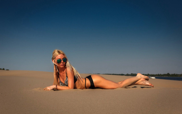 Beach bikini woman anna hotchkis free wallpaper - medium preview image