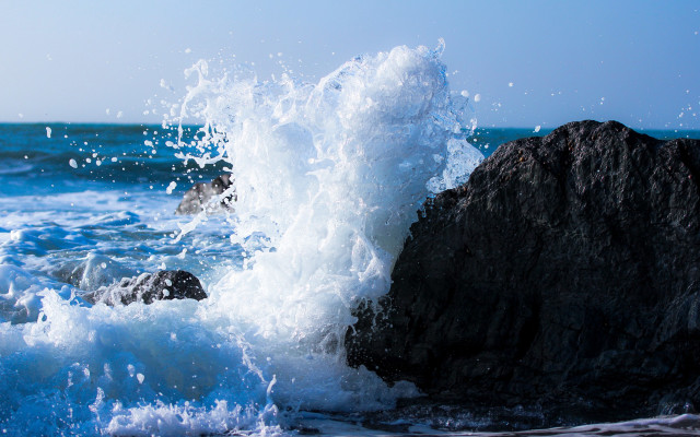 Wave crash rock beach ocean free wallpaper - medium preview image